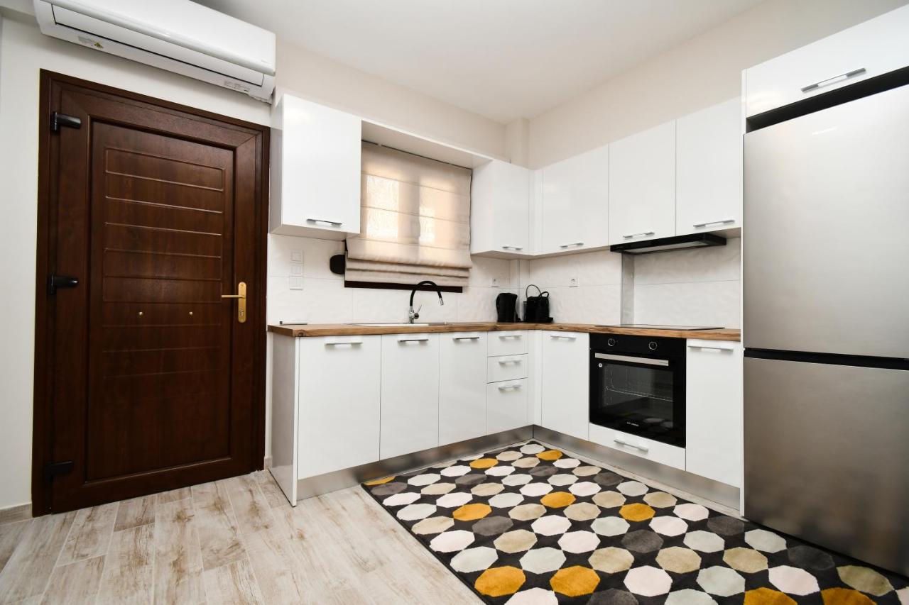 Comfy And Stylish Apt2 Янина Екстериор снимка