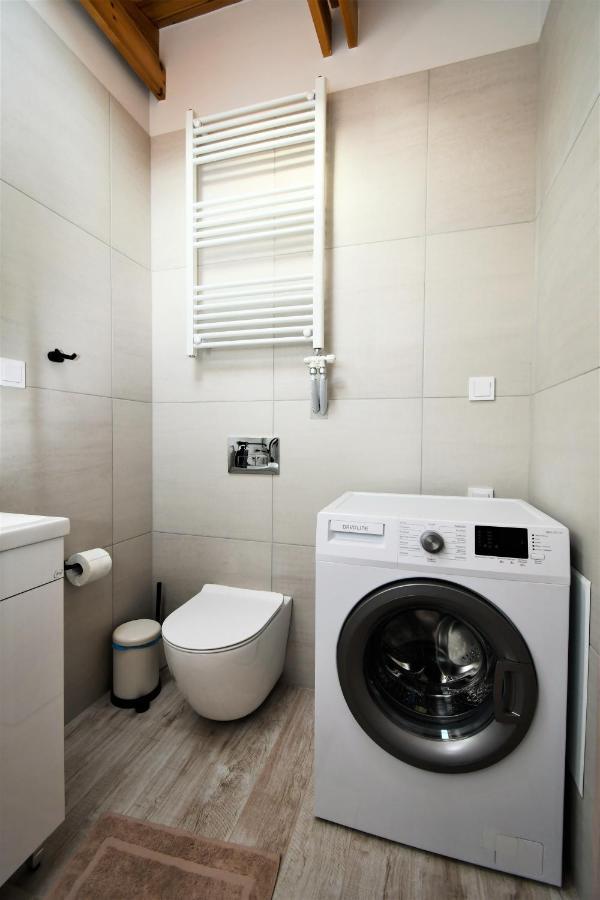 Comfy And Stylish Apt2 Янина Екстериор снимка