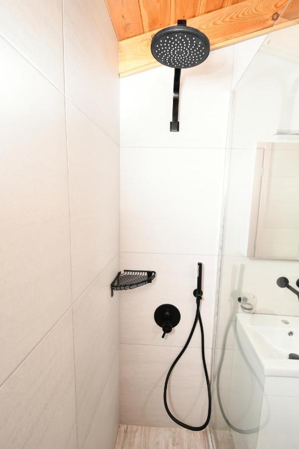 Comfy And Stylish Apt2 Янина Екстериор снимка
