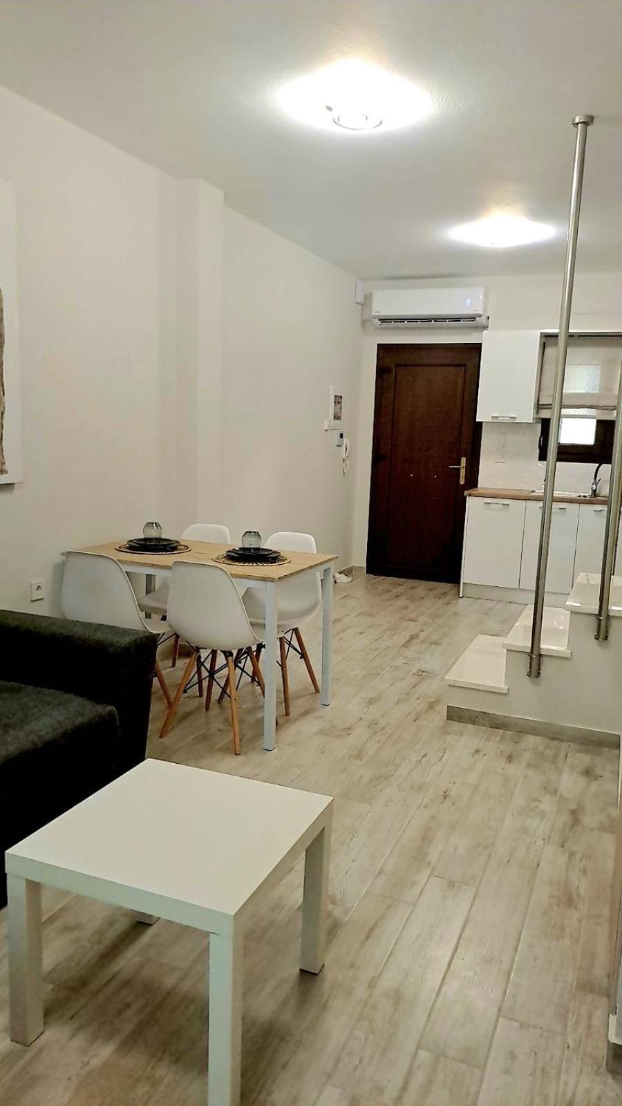 Comfy And Stylish Apt2 Янина Екстериор снимка