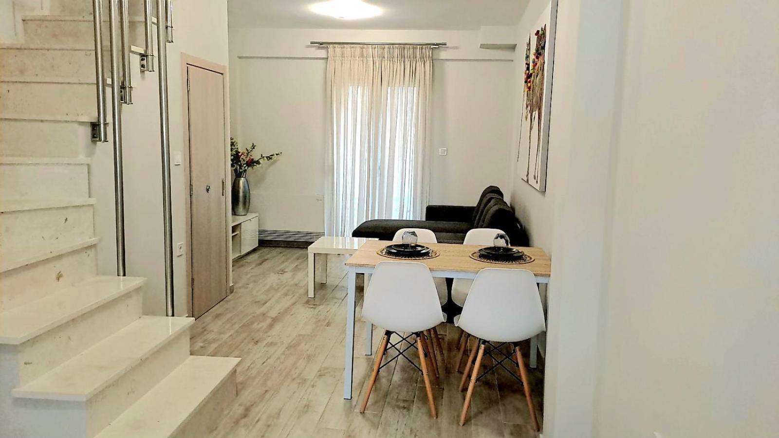 Comfy And Stylish Apt2 Янина Екстериор снимка